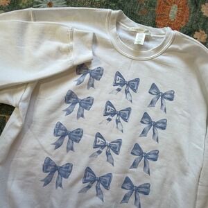 Altar'd State White Blue Watercolor Bow Graphic Crewneck Sweatshirt M/L H6108TK